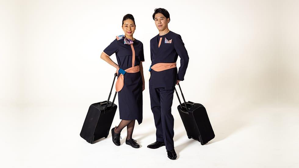 Group photograph of cabin attendants wearing the new AirJapan uniform